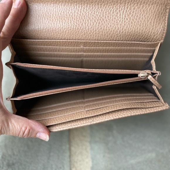 Gorgeous Gucci Interlocking GG Long Wallet - Picture 7 of 12